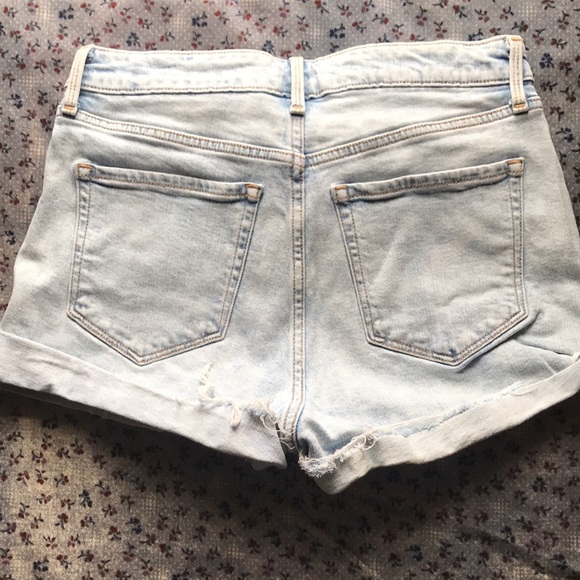 Size 6 Old Navy High Rise Boyfriend Jean Shorts - Picture 2 of 6